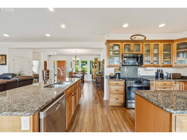 93621 LINKS Ln, Coos Bay, OR 97420