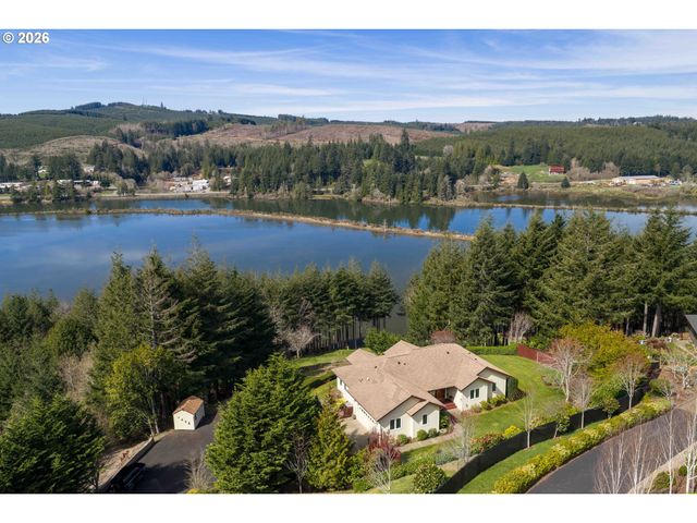 93621 LINKS Ln, Coos Bay, OR 97420