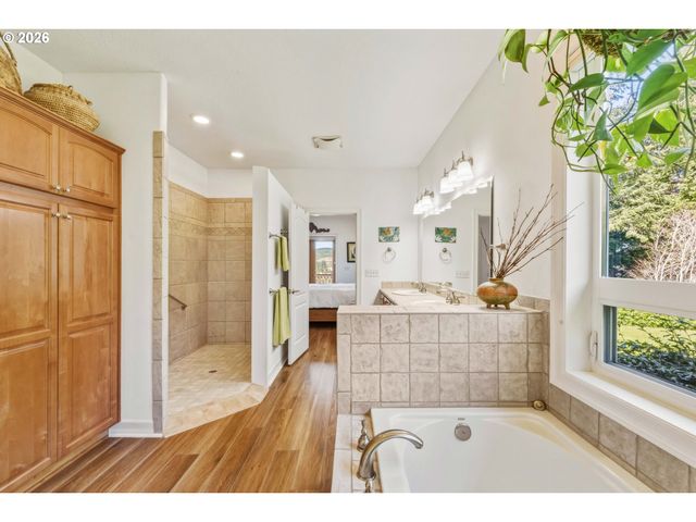 93621 LINKS Ln, Coos Bay, OR 97420