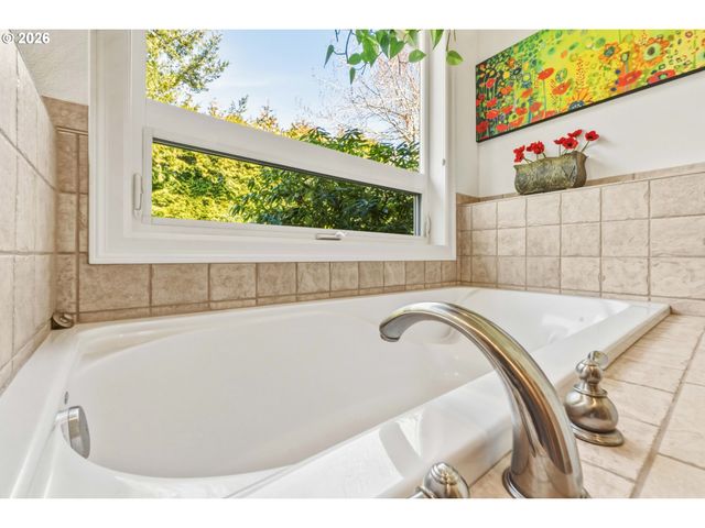 93621 LINKS Ln, Coos Bay, OR 97420