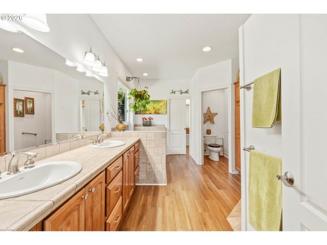 93621 LINKS Ln, Coos Bay, OR 97420