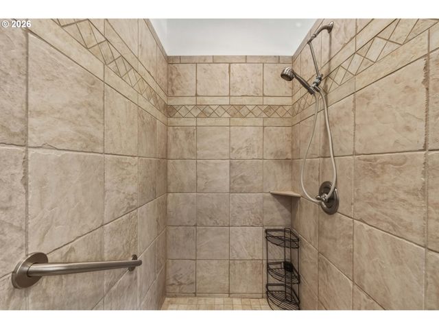 93621 LINKS Ln, Coos Bay, OR 97420