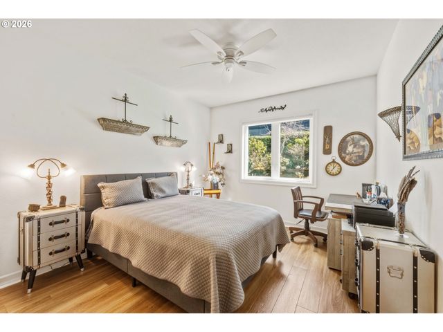 93621 LINKS Ln, Coos Bay, OR 97420