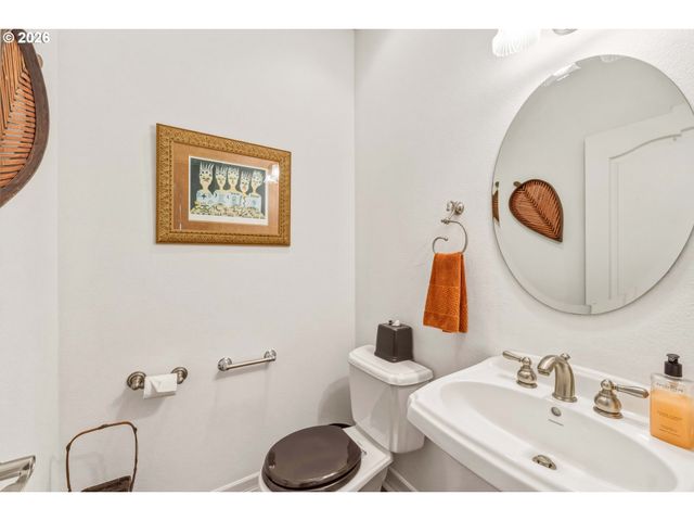 93621 LINKS Ln, Coos Bay, OR 97420