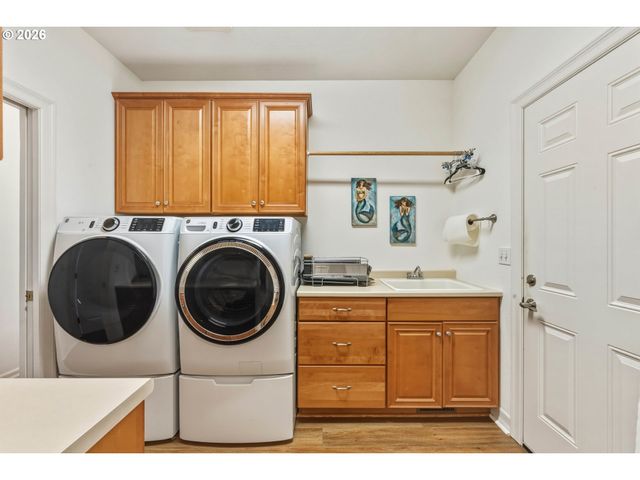 93621 LINKS Ln, Coos Bay, OR 97420