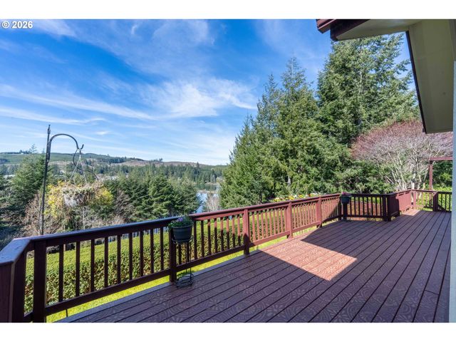 93621 LINKS Ln, Coos Bay, OR 97420