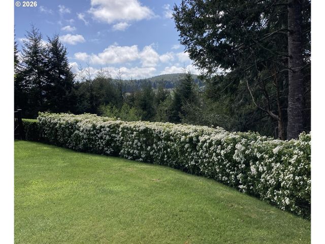 93621 LINKS Ln, Coos Bay, OR 97420