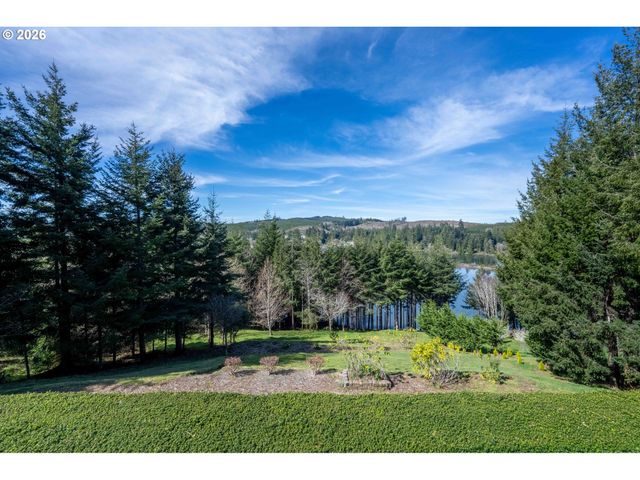 93621 LINKS Ln, Coos Bay, OR 97420