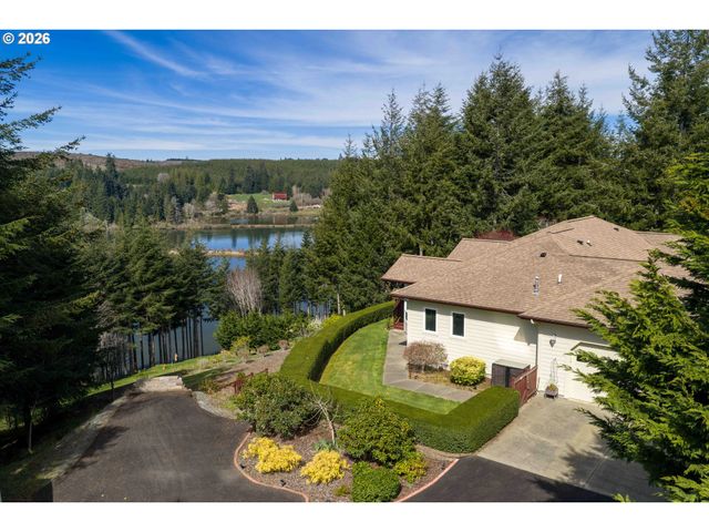 93621 LINKS Ln, Coos Bay, OR 97420