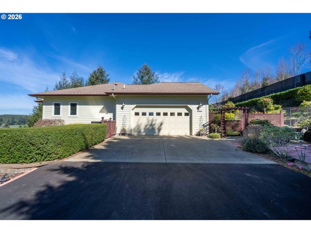 93621 LINKS Ln, Coos Bay, OR 97420