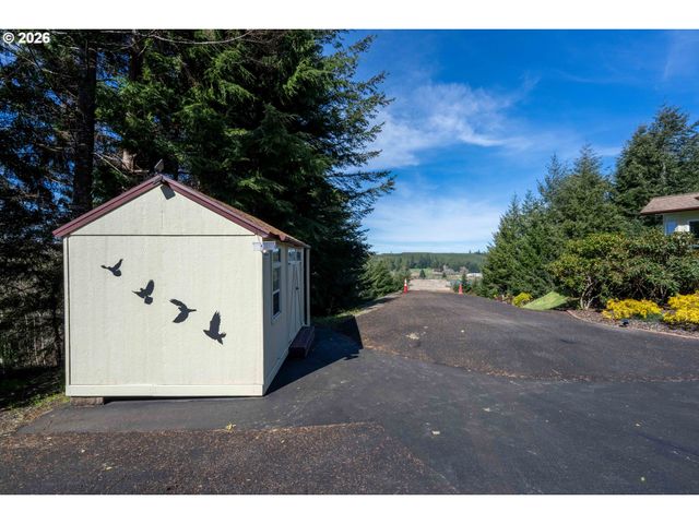 93621 LINKS Ln, Coos Bay, OR 97420