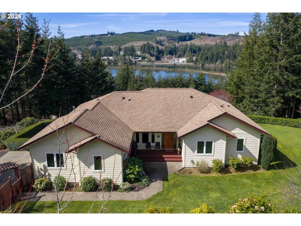 93621 LINKS Ln, Coos Bay, OR 97420