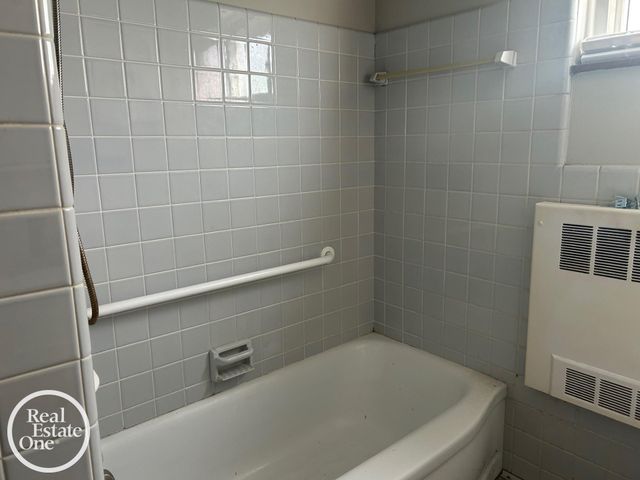 17560 Mack Avenue 10, Grosse Pointe, MI 48230