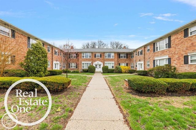 17560 Mack Avenue 10, Grosse Pointe, MI 48230