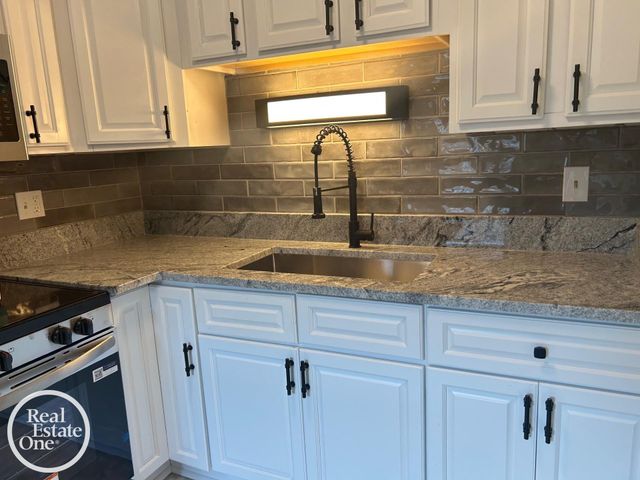 17560 Mack Avenue 10, Grosse Pointe, MI 48230