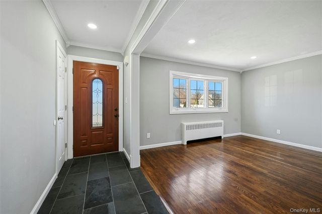 123 S Fordham Road, Hicksville, NY 11801