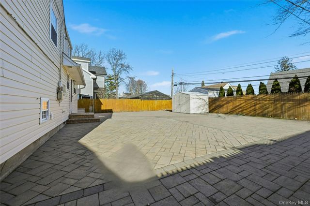 123 S Fordham Road, Hicksville, NY 11801