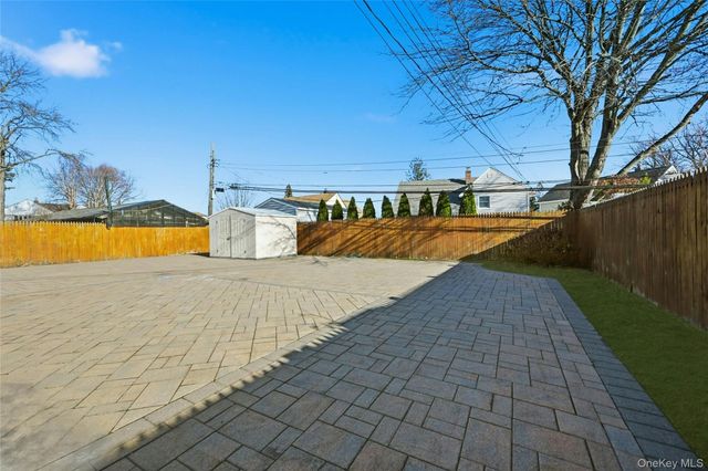 123 S Fordham Road, Hicksville, NY 11801