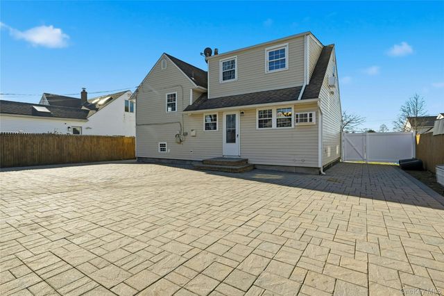 123 S Fordham Road, Hicksville, NY 11801