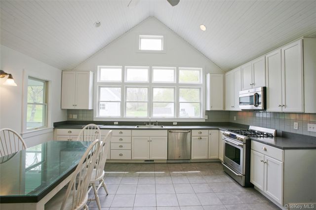 292 Mountain View Road, Rhinebeck, NY 12572