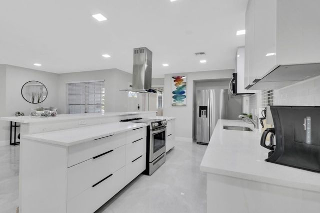 3218 SE 11TH Street A, Pompano Beach, FL 33062