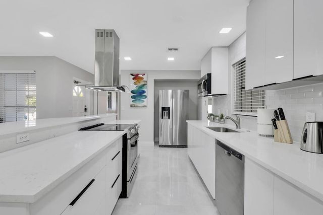 3218 SE 11TH Street A, Pompano Beach, FL 33062
