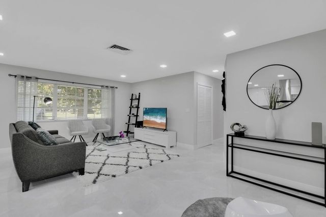 3218 SE 11TH Street A, Pompano Beach, FL 33062