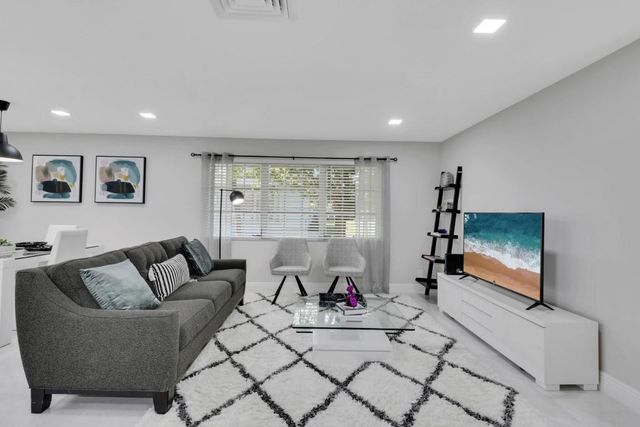 3218 SE 11TH Street A, Pompano Beach, FL 33062