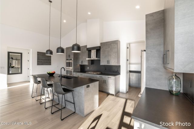 964 E STEEPLE CHASE RD, Hayden, ID 83835