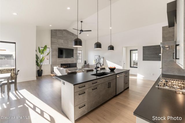 964 E STEEPLE CHASE RD, Hayden, ID 83835