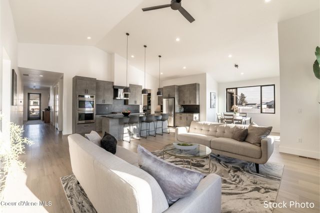 964 E STEEPLE CHASE RD, Hayden, ID 83835