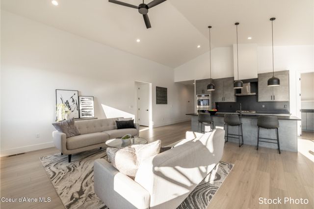 964 E STEEPLE CHASE RD, Hayden, ID 83835