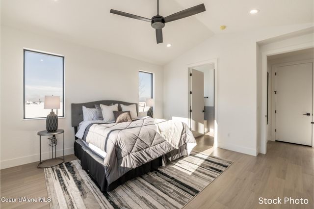 964 E STEEPLE CHASE RD, Hayden, ID 83835