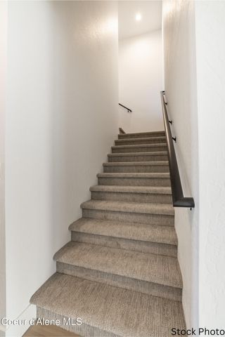 964 E STEEPLE CHASE RD, Hayden, ID 83835