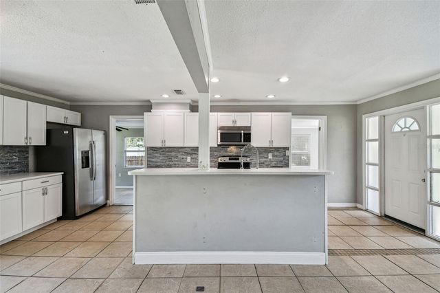 1507 W LE COMPTE DRIVE, Tampa, FL 33604