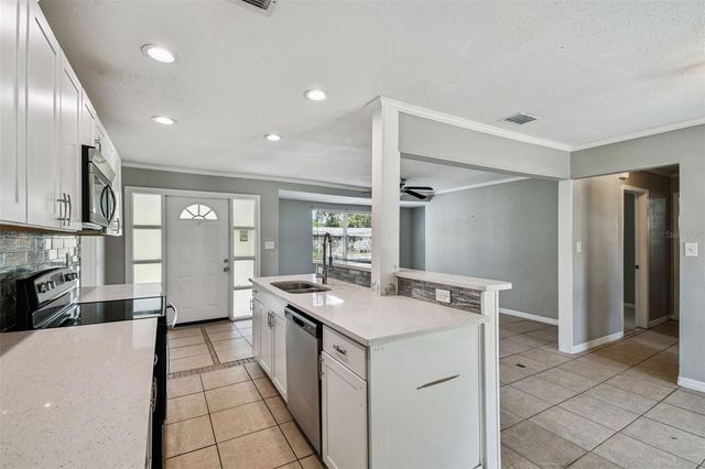 1507 W LE COMPTE DRIVE, Tampa, FL 33604