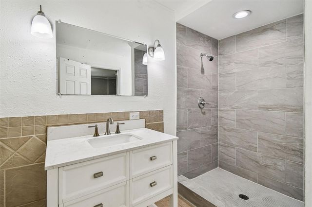 1507 W LE COMPTE DRIVE, Tampa, FL 33604