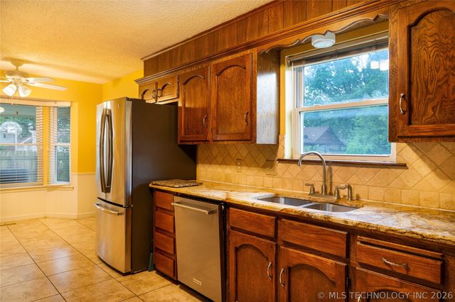 9604 E 25th Place, Tulsa, OK 74129