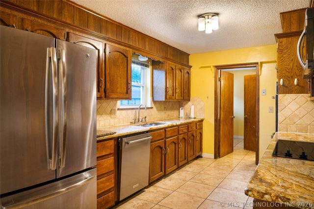 9604 E 25th Place, Tulsa, OK 74129