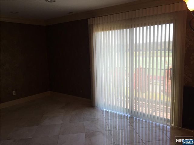 825 Riverside Avenue 16, Lyndhurst, NJ 07071