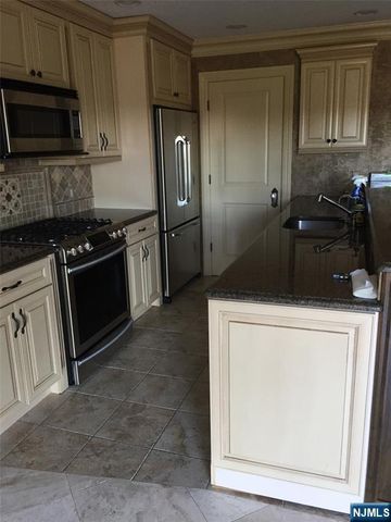 825 Riverside Avenue 16, Lyndhurst, NJ 07071