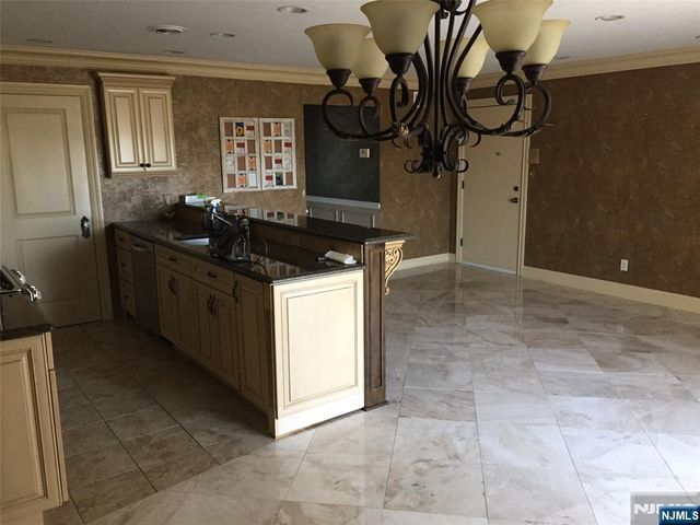 825 Riverside Avenue 16, Lyndhurst, NJ 07071