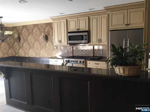 825 Riverside Avenue 16, Lyndhurst, NJ 07071