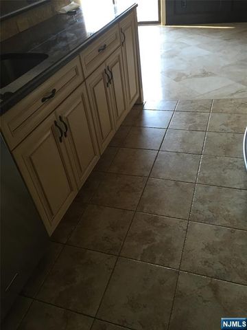 825 Riverside Avenue 16, Lyndhurst, NJ 07071