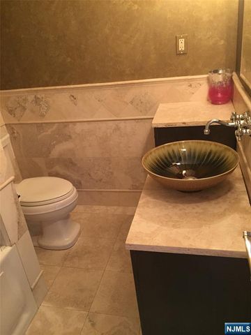 825 Riverside Avenue 16, Lyndhurst, NJ 07071
