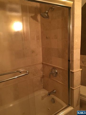 825 Riverside Avenue 16, Lyndhurst, NJ 07071