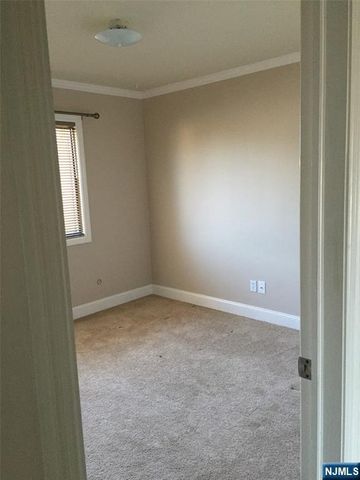 825 Riverside Avenue 16, Lyndhurst, NJ 07071