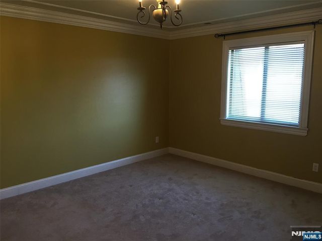 825 Riverside Avenue 16, Lyndhurst, NJ 07071