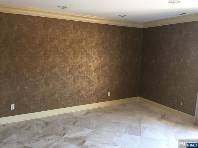 825 Riverside Avenue 16, Lyndhurst, NJ 07071