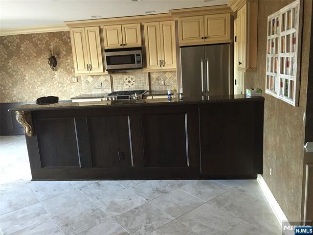 825 Riverside Avenue 16, Lyndhurst, NJ 07071